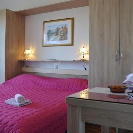 Kuca Carmen Hotel Rab Town Exterior photo